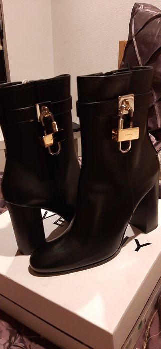 Buty Givenchy  skóra orginał roz 40 .