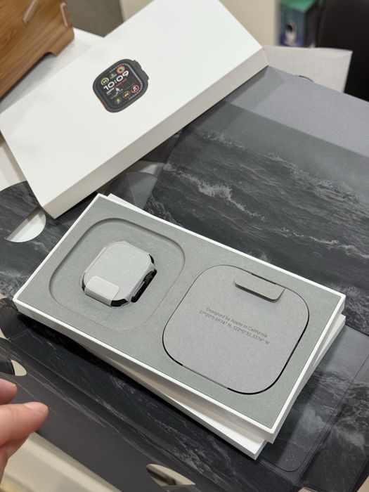 Open Box Apple Watch ULTRA 2 2024 Black Trail Loop