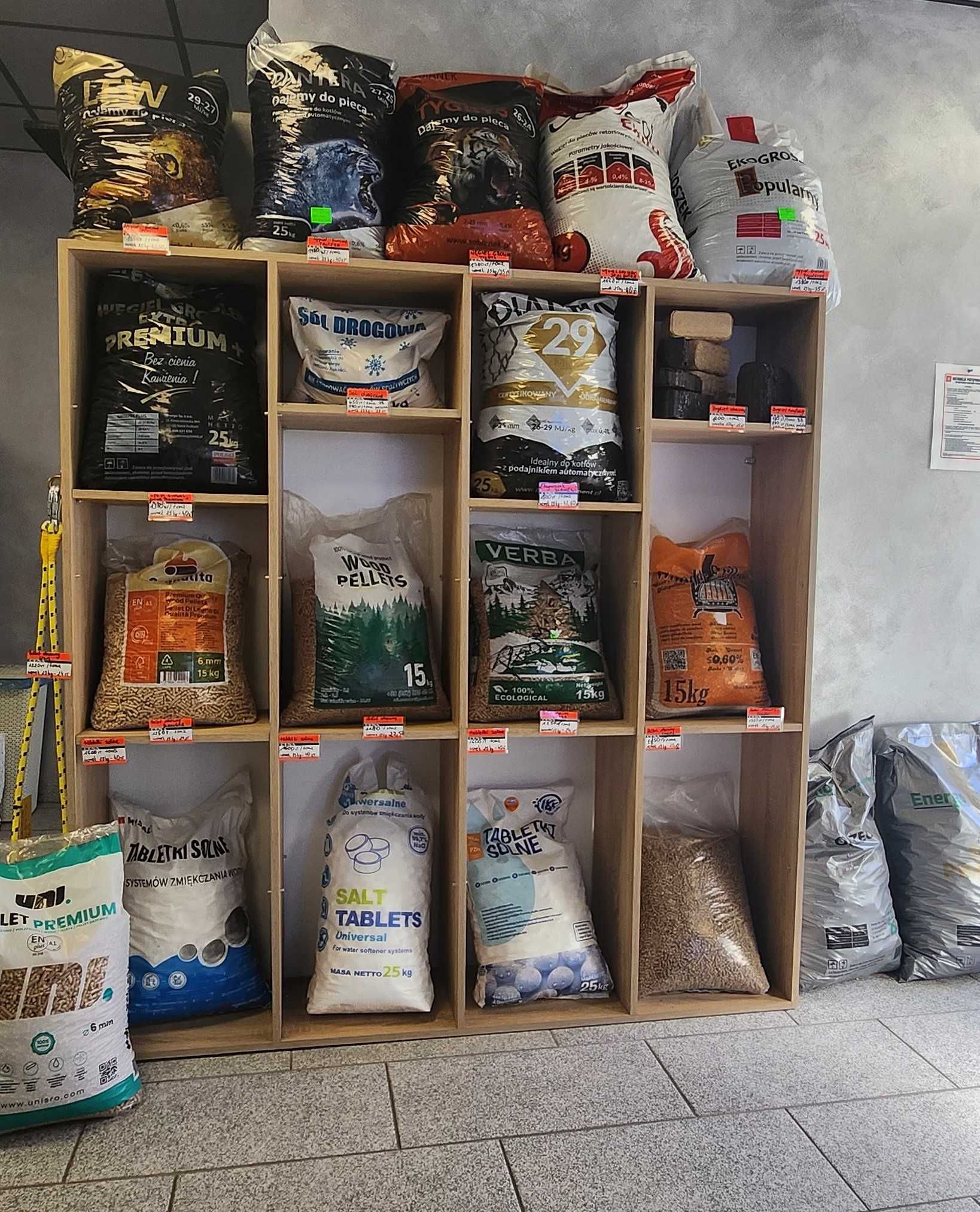 pellet drzewny w worku BB  --  1050 zł--