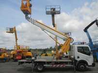 Podnośnik koszowy 20,5m Multitel MT202DS na samochodzie Renault Maxity