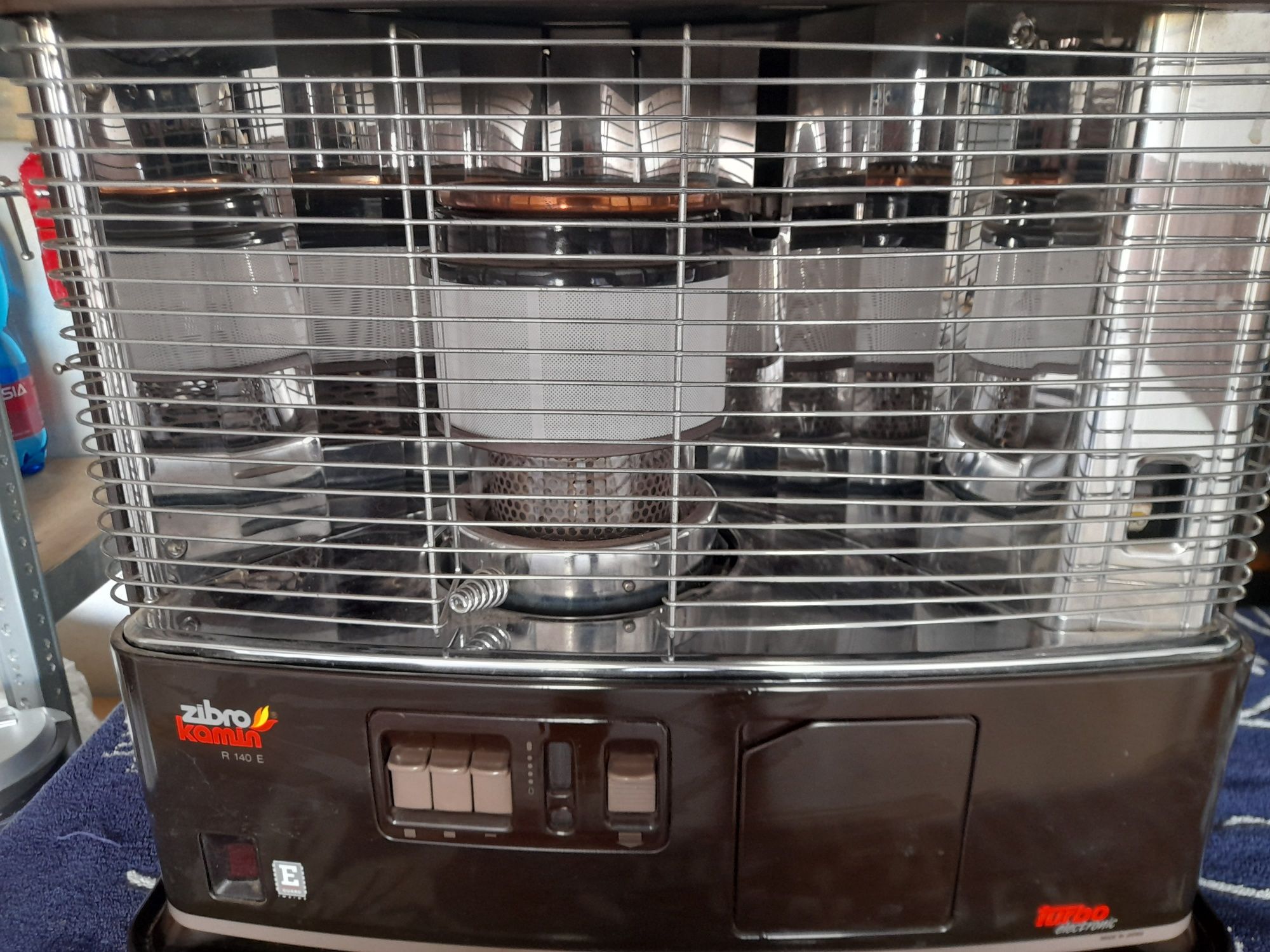 Piec naftowy Zibro R140E