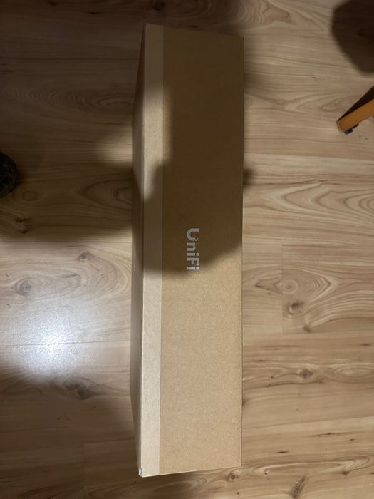 Nowy Switch Ubiquiti UniFi 24 (USW-24)