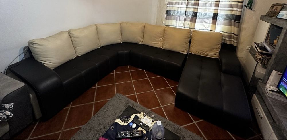 Sofa em pele sintetica