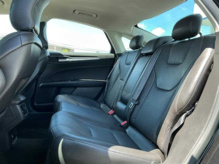 Ford Fusion Titanium      2015