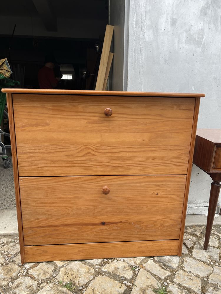 Mesa de cabeceira , mesa de apoio, sapateira , cadeira de palhinha