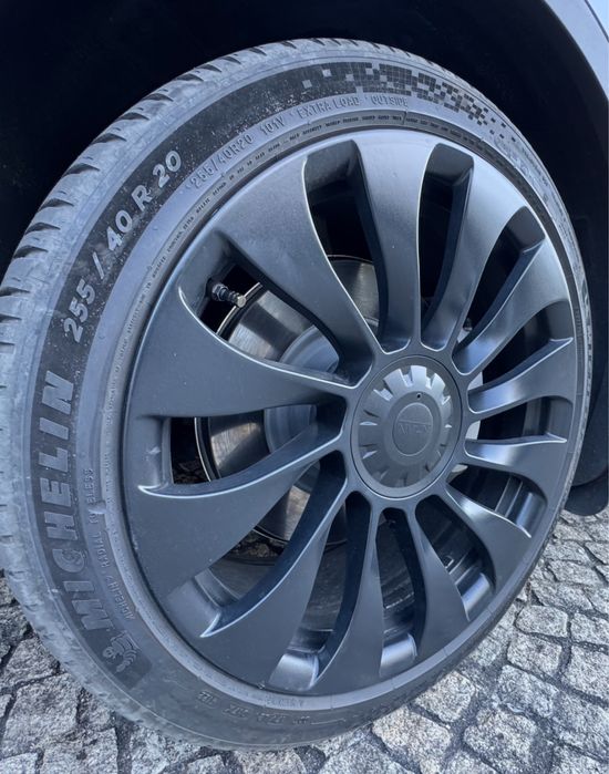 Jantes Tesla 20” e pneus michelin