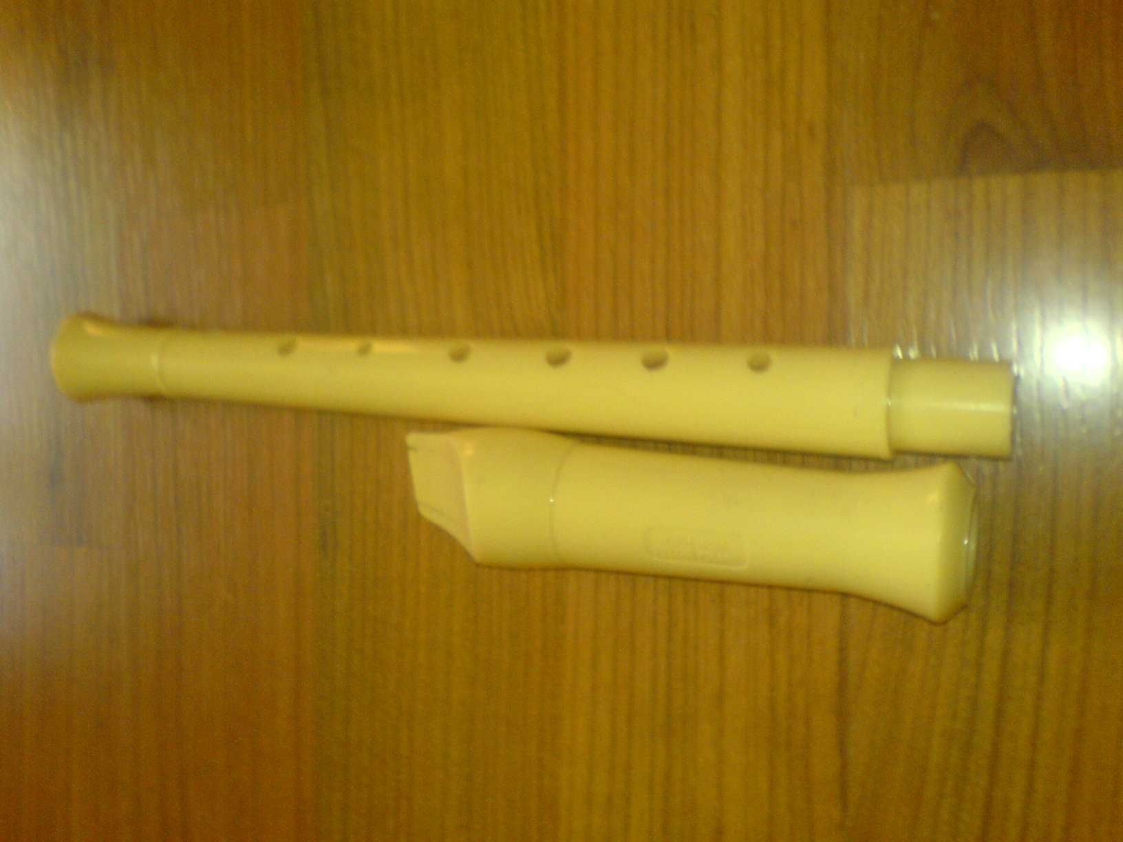 Flet prosty 33 cm kolor kość słoniowa 8 otworów PZPM MUZA
