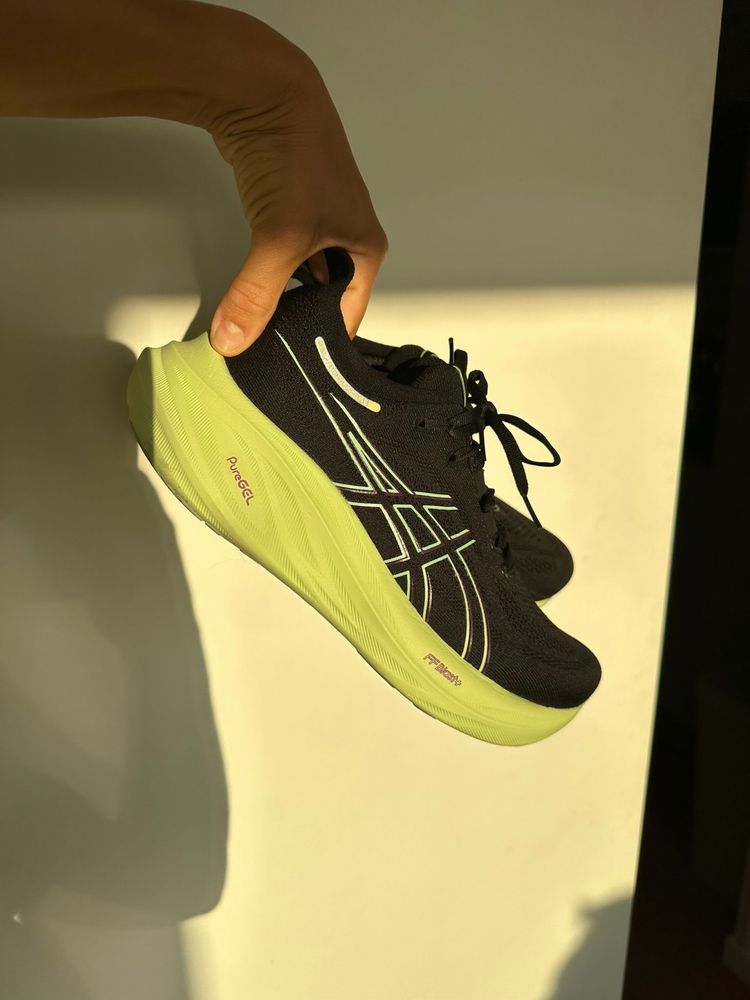 Asics GEL Nimbus 26 - Tamanho 42
