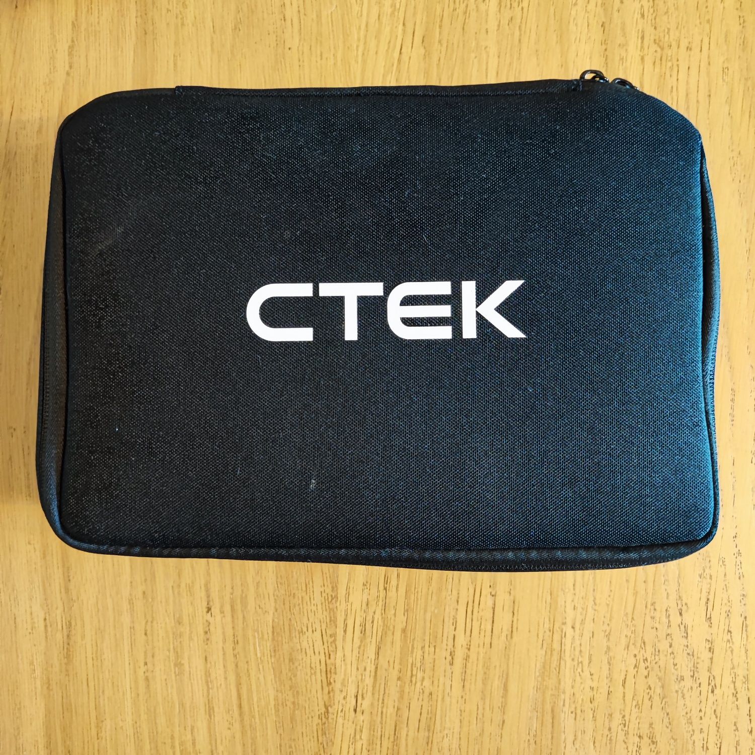 CTEK CS Free przenośna ładowarka mikroprocesorowa 12V 20A + pokrowiec