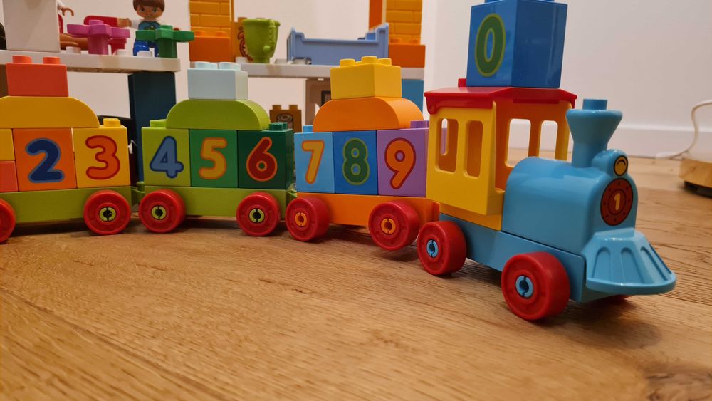 Lego Duplo 3 zestawy : domek 10835 , kolejka  i samochodzik