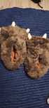 Pantufas bigfoot castanhas