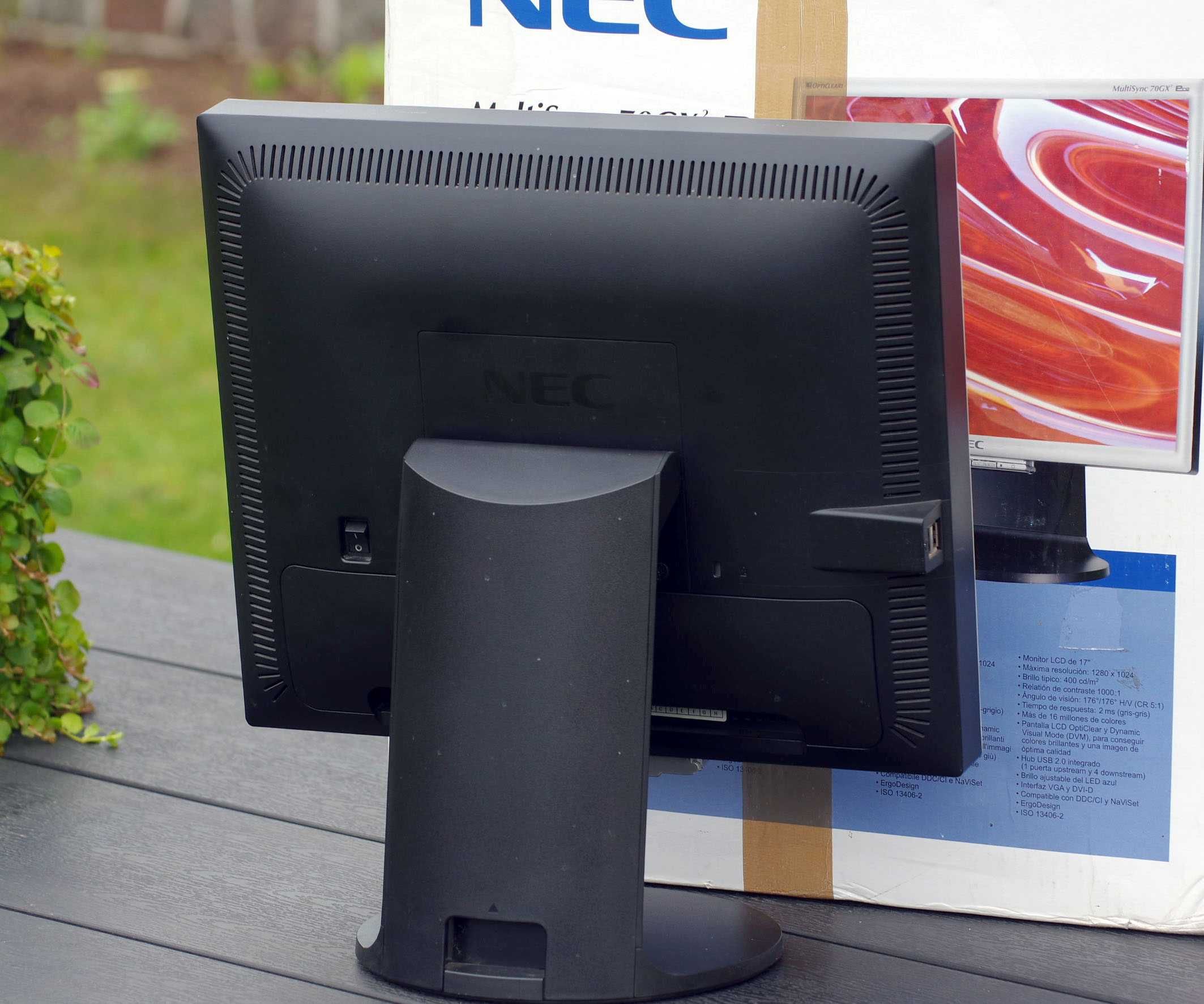 NEC 70 GX2 Pro - monitor