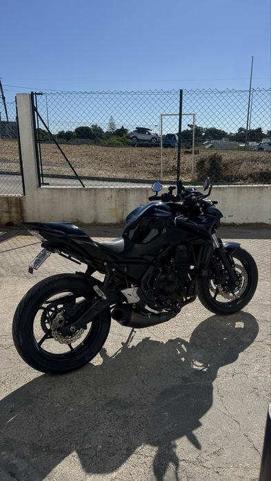 Kawasaki z650 com akrapovic titânio