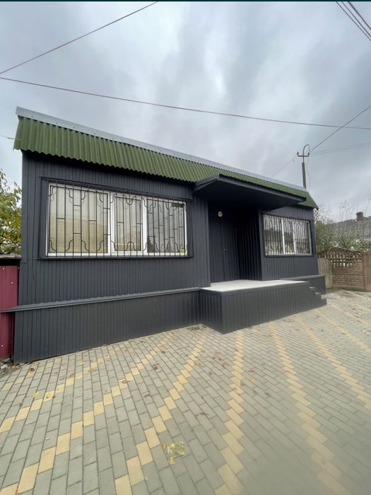 Комерційне приміщення з великою морозильною камерою