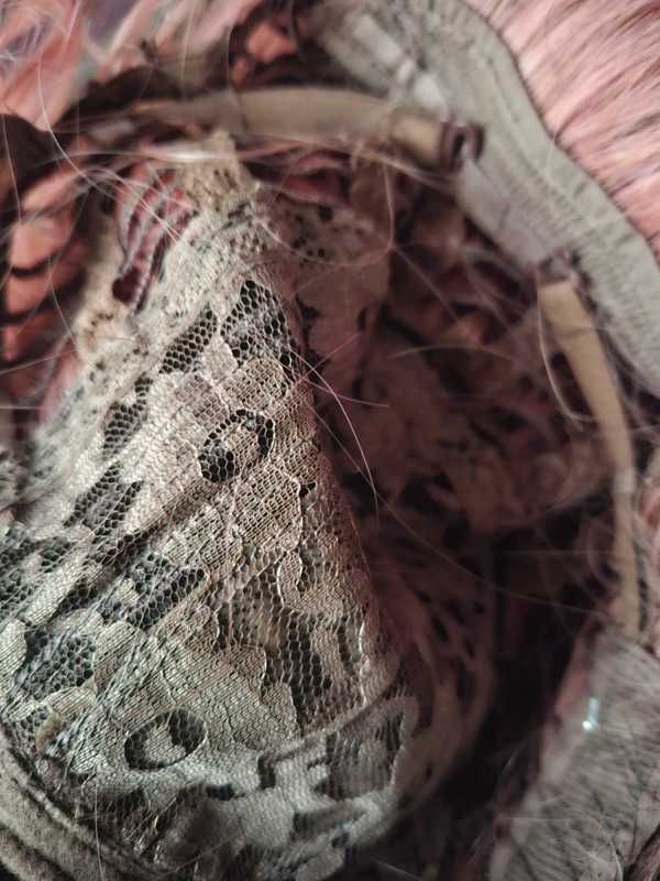 Peruka, odcienie różu, delikatne fale