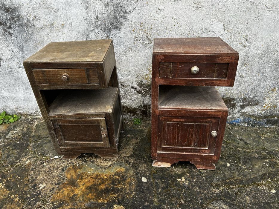 Conjunto 2 mesas de cabeceira antigas