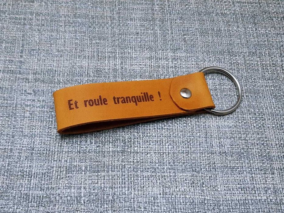 Personalizo porta chaves em couro com qualquer marca de carro.