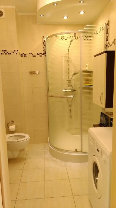 APARTAMENT NAD MORZEM 2-po. z ogrodem i parkingiem.