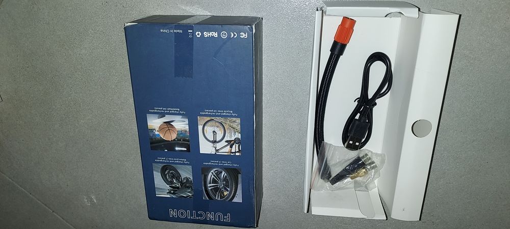 Pompka samochodowa akumulatorowa z latarką