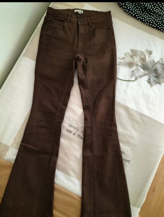 Calças castanhas boca de sino Pull &Bear