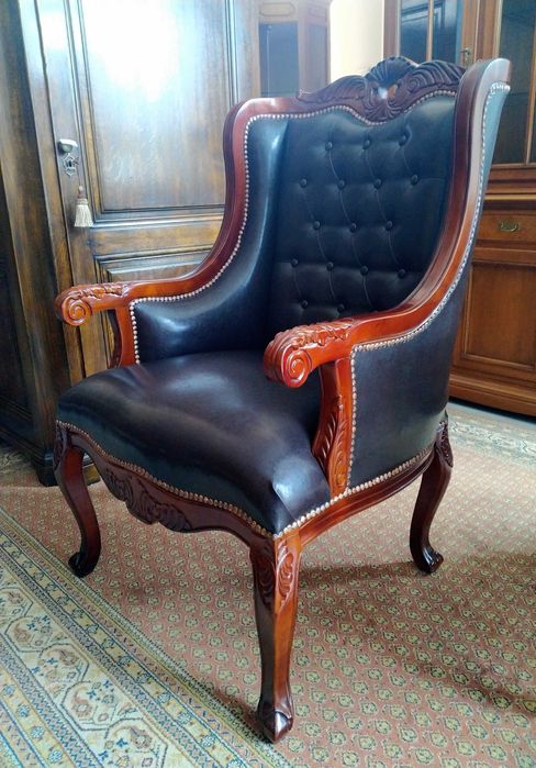 Stylowy gabinetowy fotel uszak