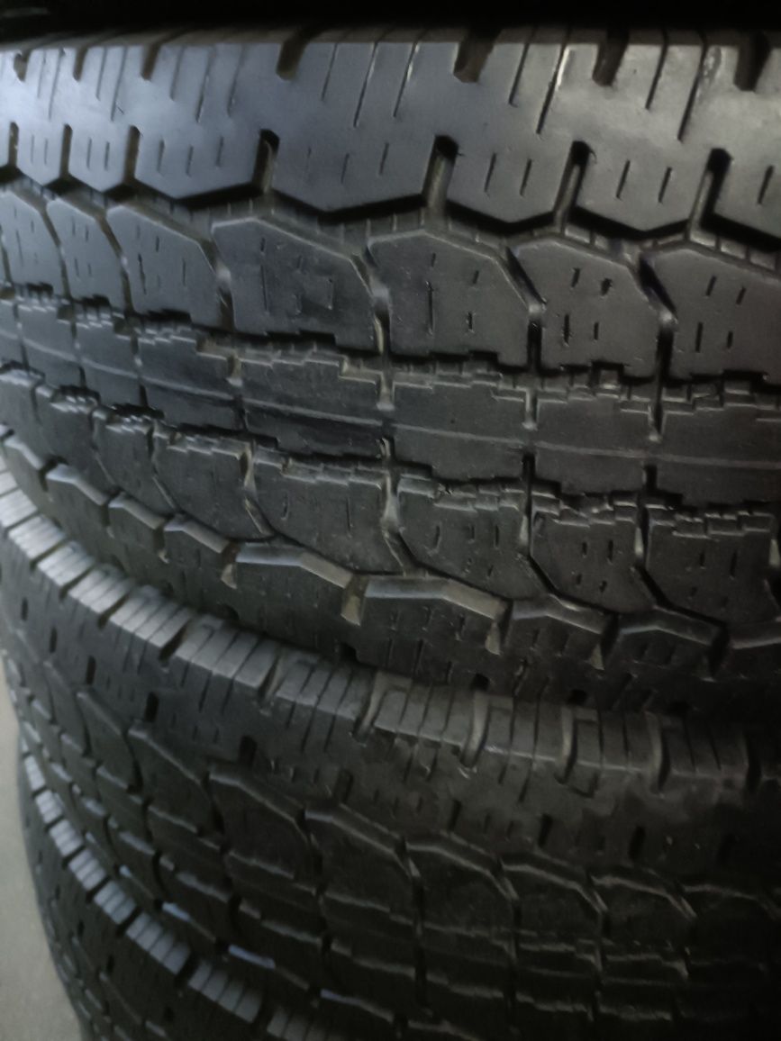 Pneus  235/85/16