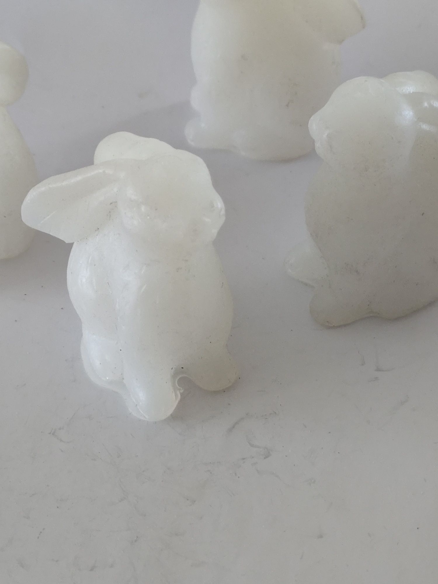 Figurka trwała materiał m.inn. kauczuk Zając wysokość 7 cm Wielkanoc