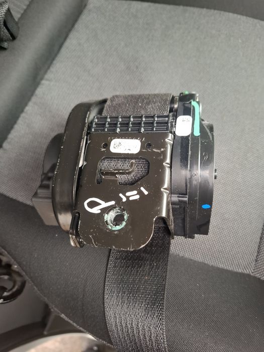 Продам пасок безпеки Тесла модель 3/Y