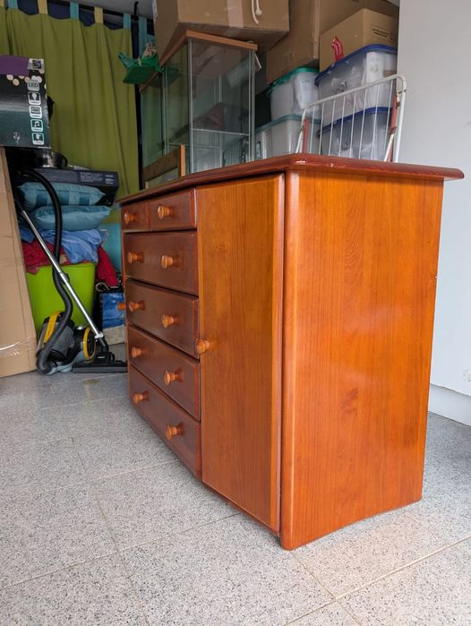 Cómoda com espelho cerne