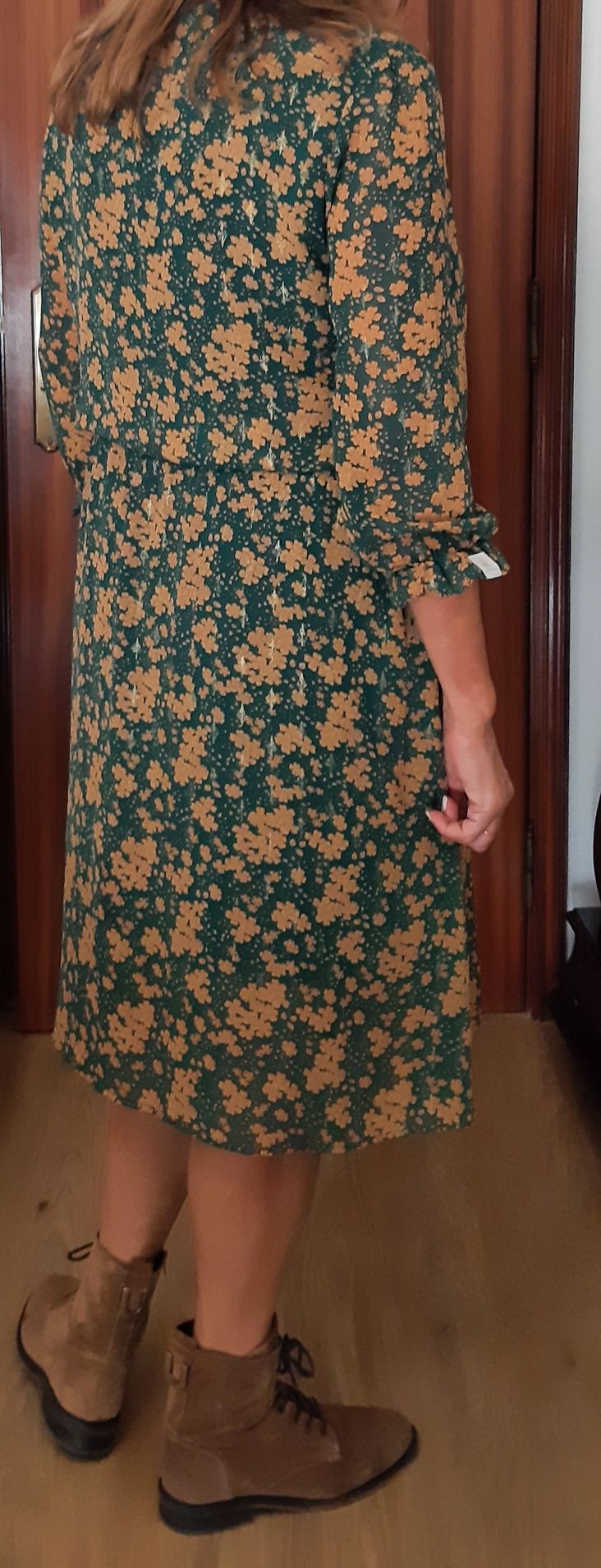 Vestido verde e dourado