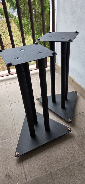 Standy, stojaki pod kolumny