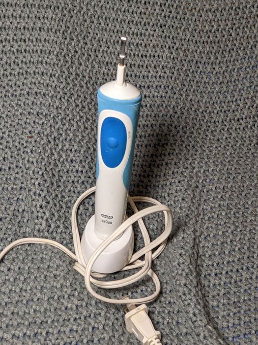 Електрична зубна шітка Браун Oral-B Braun