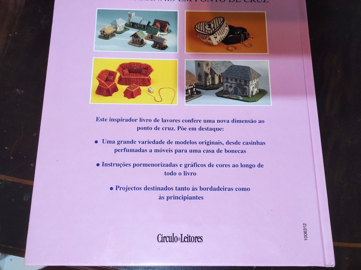 Livro de Ideias Originais em Ponto Cruz.