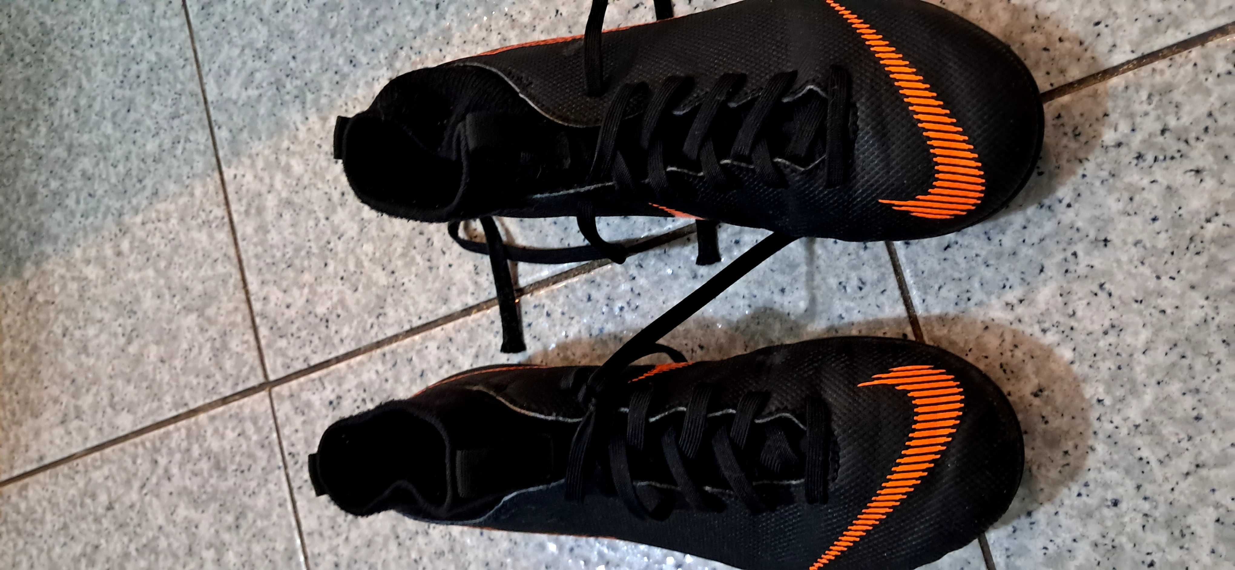 3 pares de sapatilhas número 36. 20euros as 3.