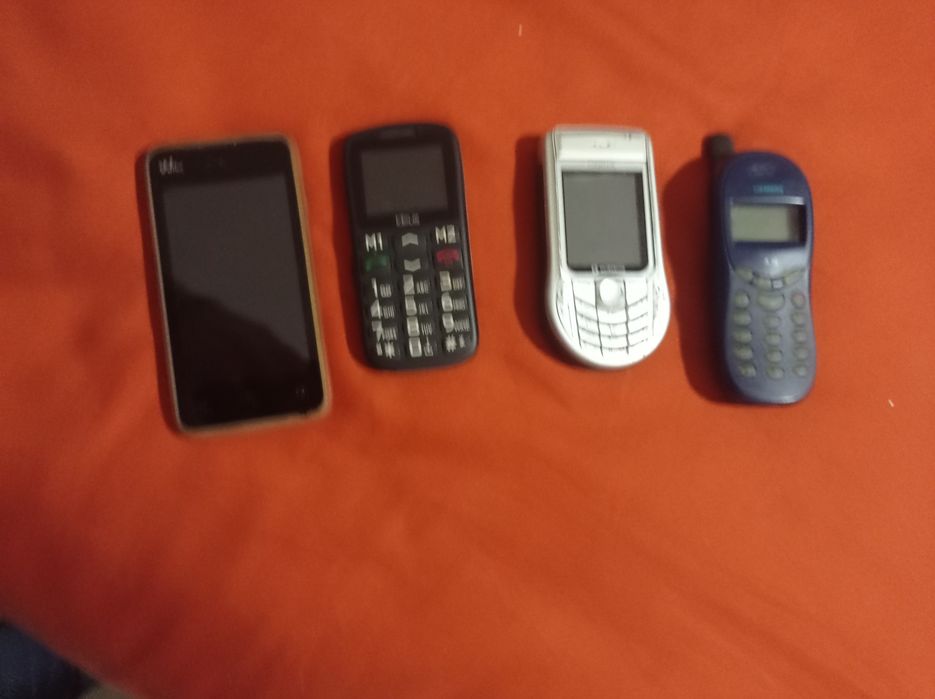 Vários telemóveis
