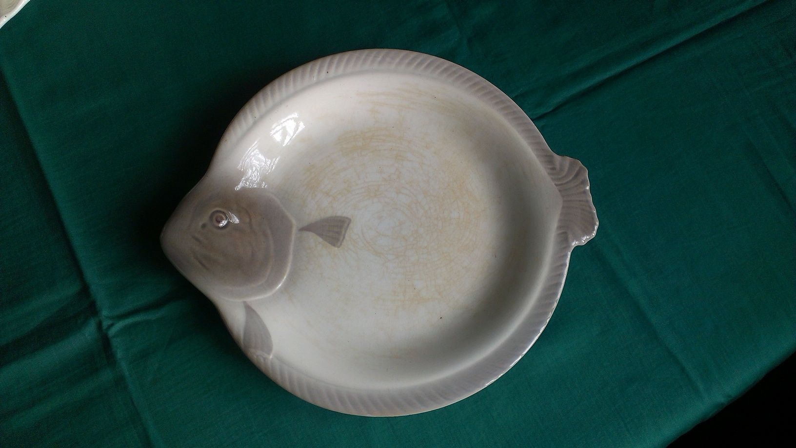 Антикварный набор посуды "Рыбы"