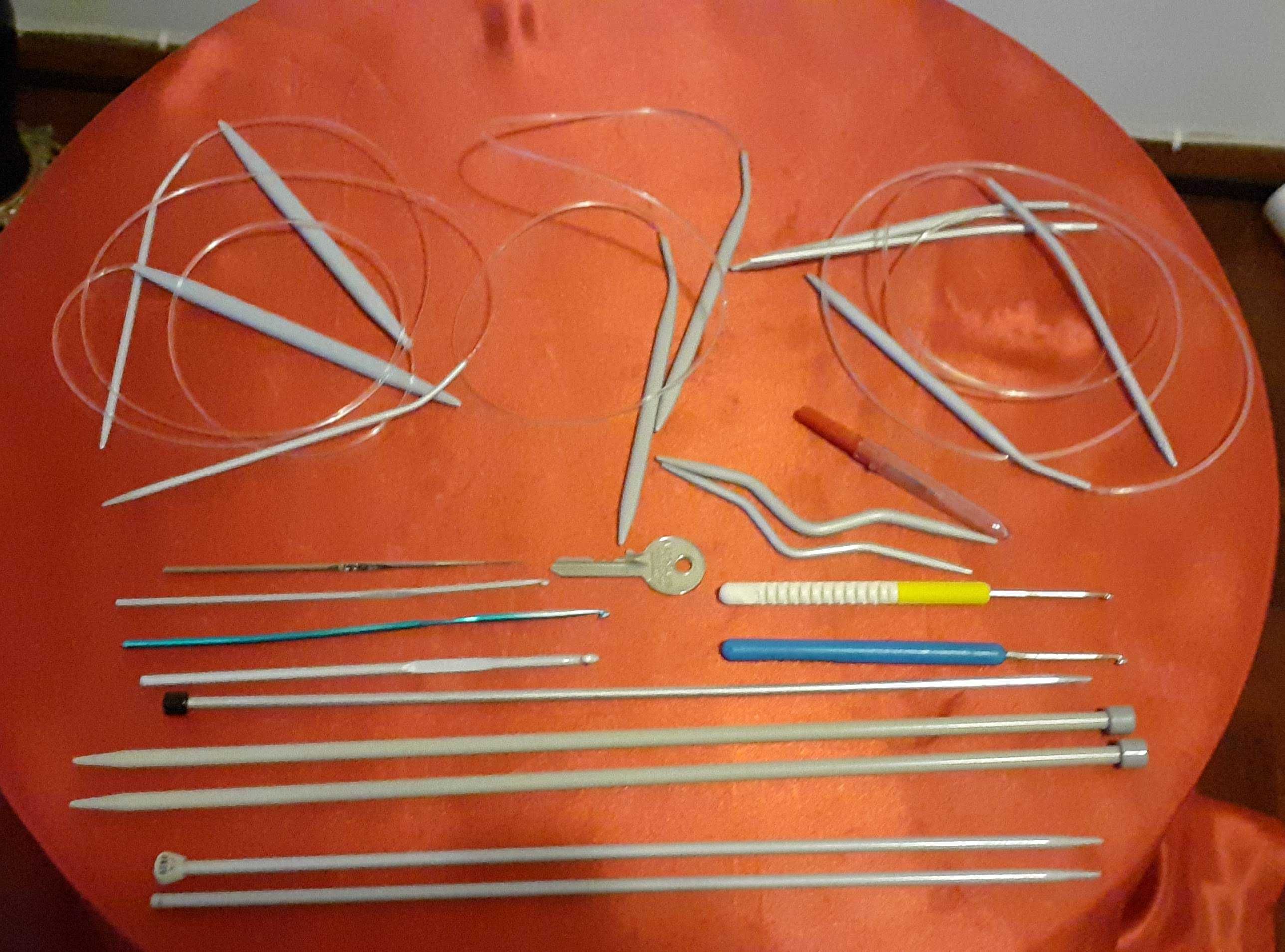 Conjunto de agulhas para tricot, fio de lã e linhas