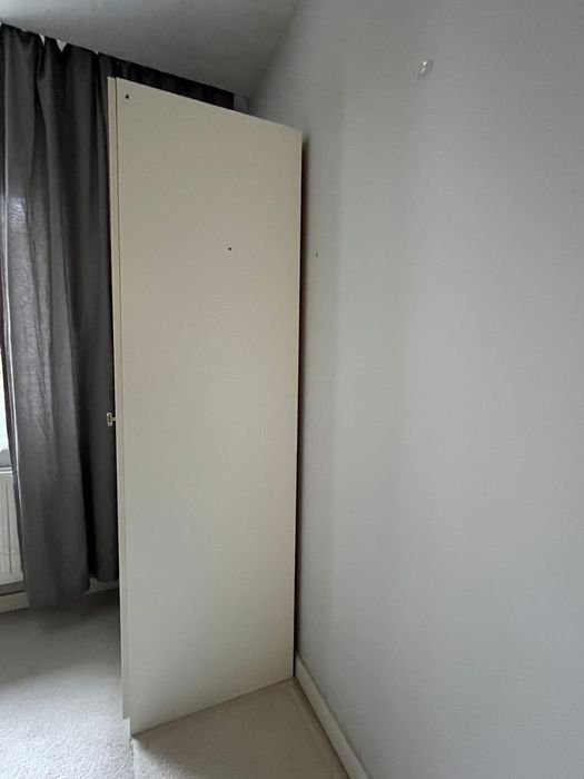 Biała szafa Ikea Pax Bergsbo