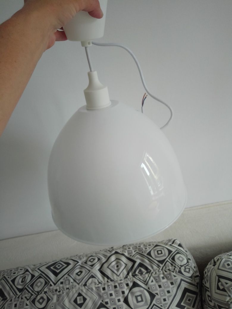Żyrandol lampa biały plastik nowa