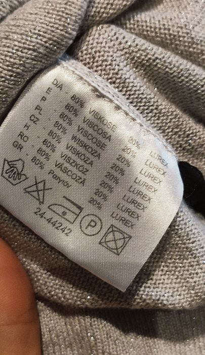 Sweterkowa srebrna bluzeczka dekolt woda r.M
