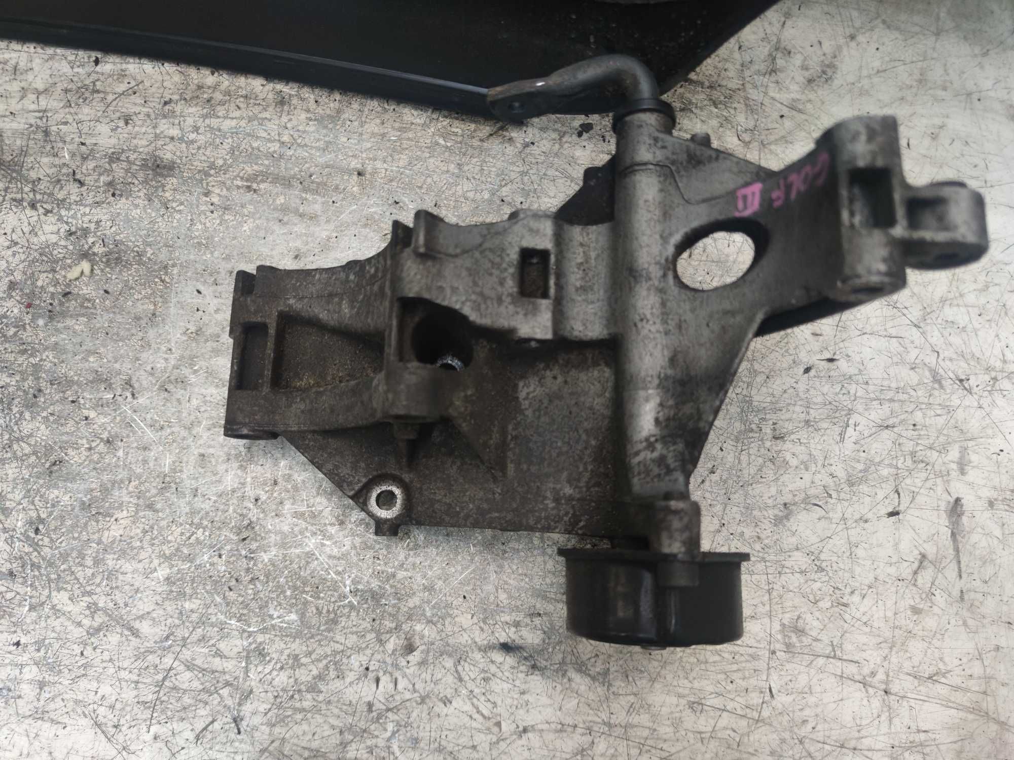 VW Golf III 1.9 TD Łapa Wspornik Mocowanie