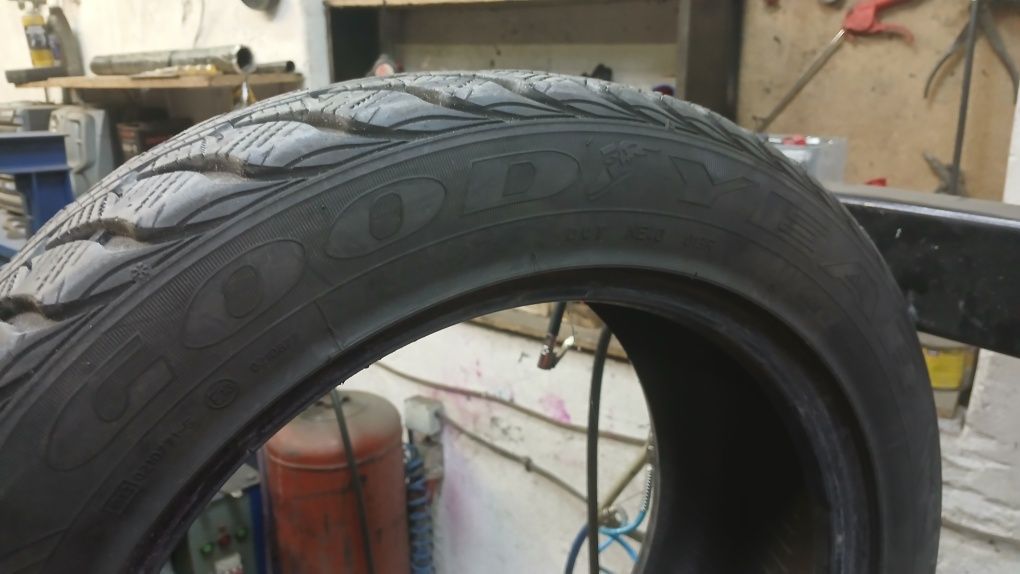 Пара зимових шин Goodyear 225/50 R17 (арт.911)