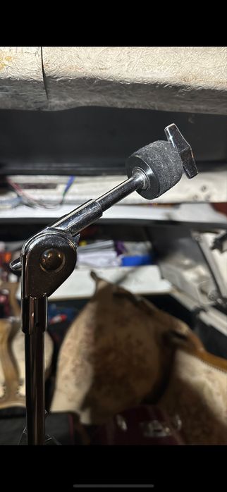 Барабани:великий. 2 томи. 2стійки для тарілок,малий,педаль