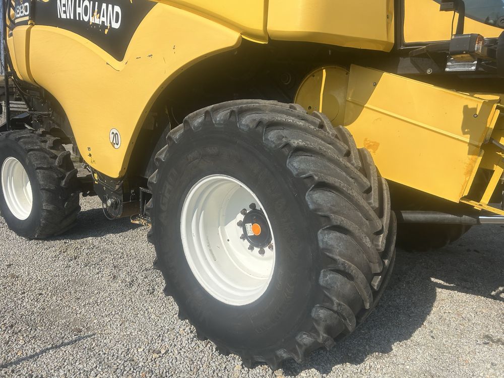 Kombajn zbożowy New Holland CX880 class john deere