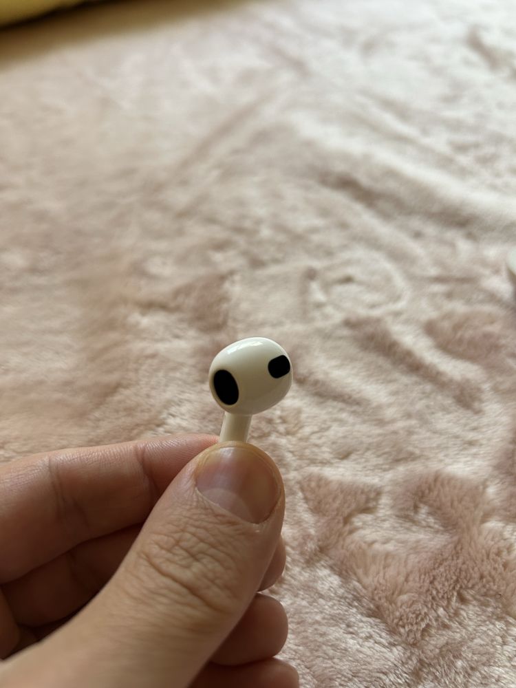 Apple AirPods 3 generacji