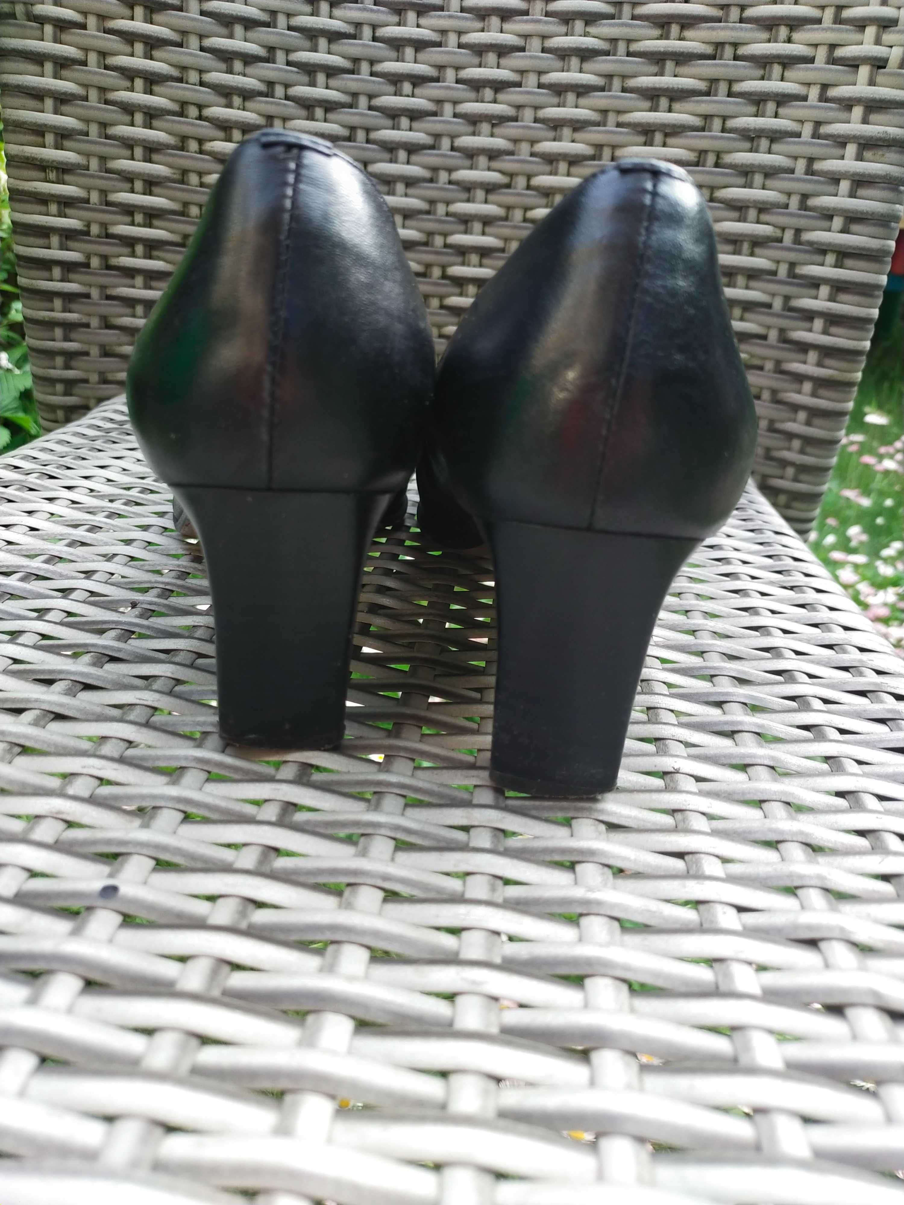 APIA Włoskie Eleganckie Skórzane Gallorini 40 Czarne czółenka buty