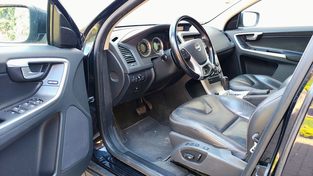 Volvo XC60 2,4 D5 AWD 4x4,, automat,, skóry,,