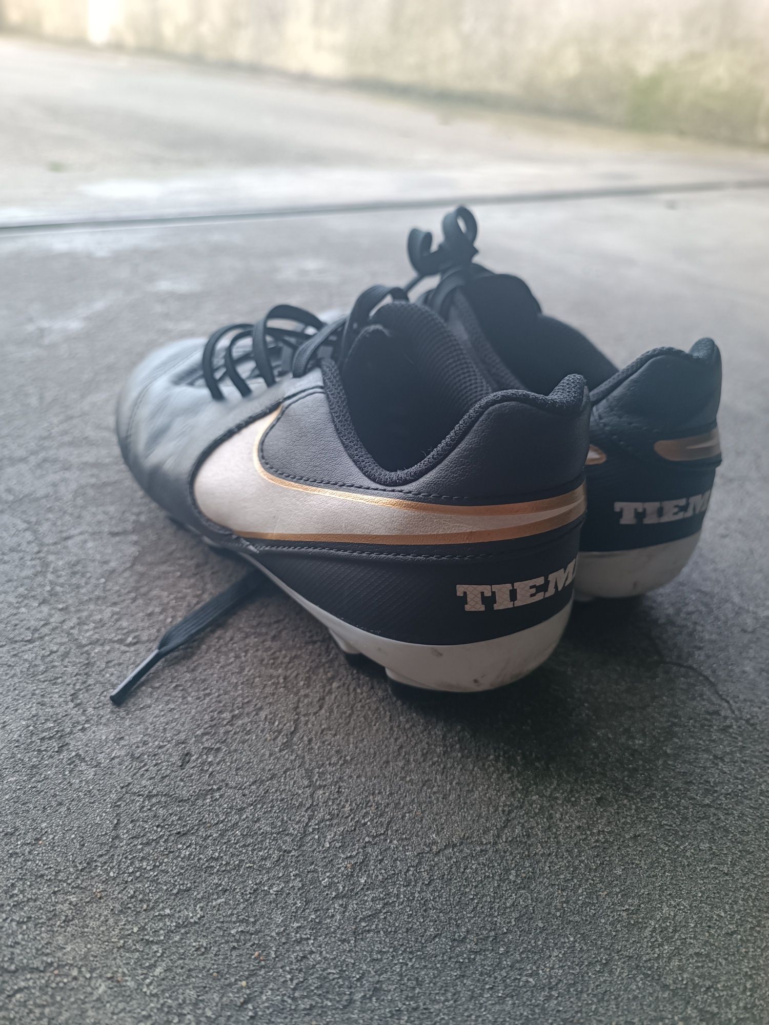 2 pares de chuteiras