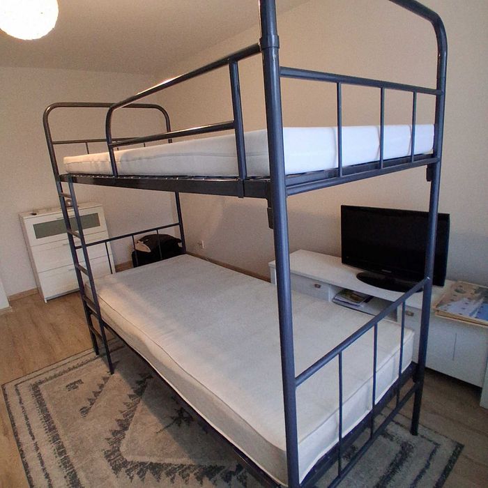 Łóżko piętrowe z materacami