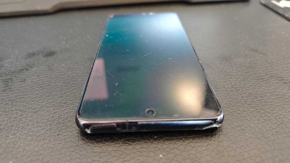 Samsung Galaxy S21 8GB/128 Dual SIM od kobiety.